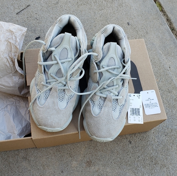 Yeezy 500 main image 15